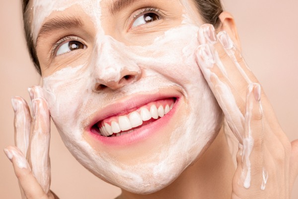 woman-with-white-cream-on-face-3762461